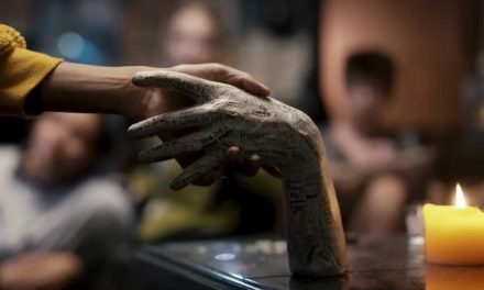 [Reseña] “Háblame”: el terror en la palma de tu mano