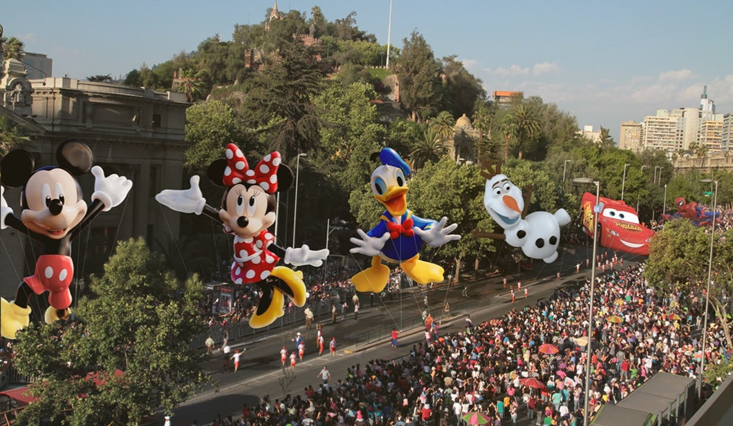 Conectar con la emoción: los 100 años de Disney se toman el Paris Parade
